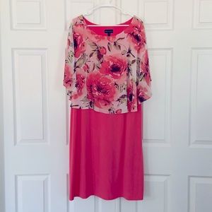 Knit dress with flowey cape